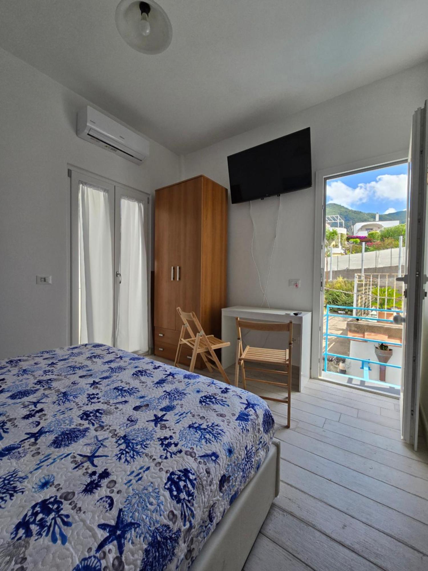 La Casa Di Giuliana Primo Piano Con Balcone Villa Ischia Eksteriør bilde