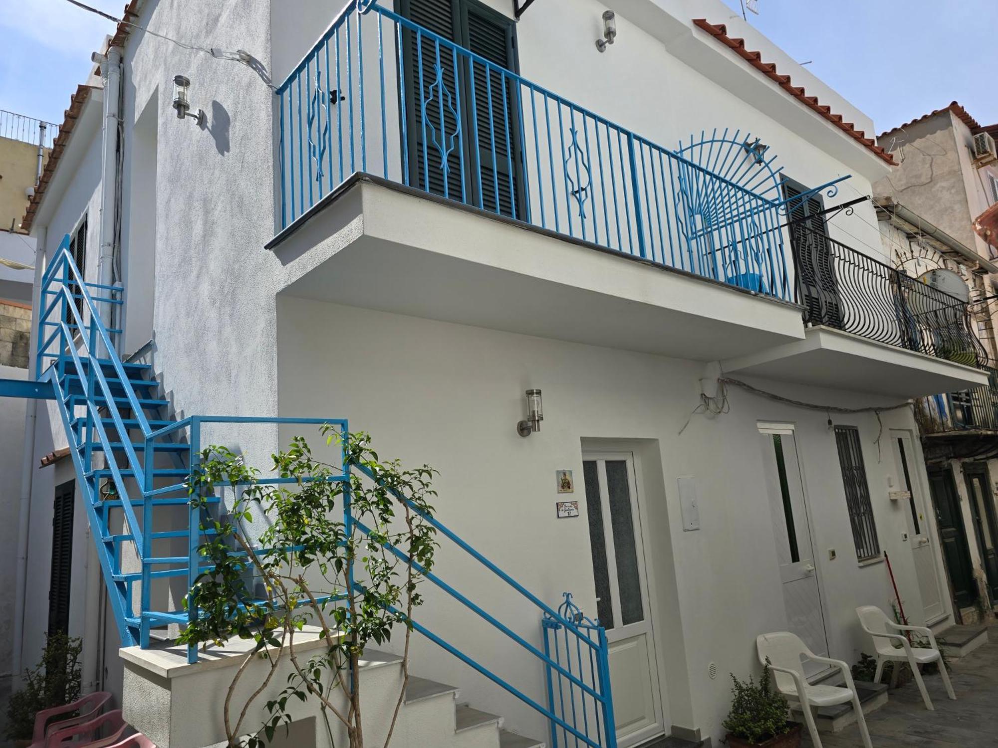 La Casa Di Giuliana Primo Piano Con Balcone Villa Ischia Eksteriør bilde
